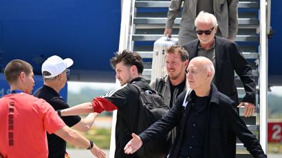 Bild: Federico Gambarini/dpa
DFB-Präsident Neuendorf und Sportdirektor Völler wollen in Mexiko einen Spendenscheck übergeben.
