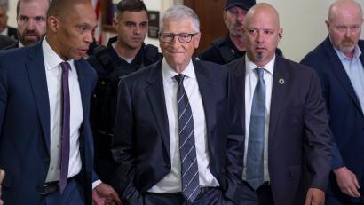 Bild: J. Scott Applewhite/AP/dpa
Bill Gates sagt im Kontrollausschuss aus.