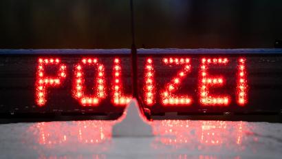 Bild: Soeren Stache/dpa
Die Aufräumarbeiten dauern an, laut Polizei ist auf der A3 bei Erlangen mit Stau zu rechnen.(Symbolbild)