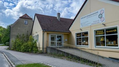 Bild: Stephan Huber
Die Süddeutsche Imkergenossenschaft in Leidersdorf galt über Jahrzehnte als das Mekka der Imker in der Region. Jetzt wurde das endgültige Aus besiegelt.