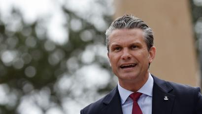 Bild: Jeremias Gonzalez/AP/dpa
US-Verteidigungsminister Pete Hegseth erhöht den Druck auf Kuba verbal weiter. (Archivbild)