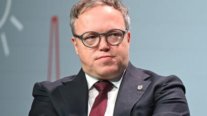 Bild: David Hammersen/dpa
Wurden mehrere Reden und Gastbeiträge von Thüringens Ministerpräsident Mario Voigt (CDU) mit Hilfe von Künstlicher Intelligenz (KI) erstellt? (Archivbild)