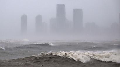 Bild: Guo Cheng/XinHua/dpa
Ein Fischer hatten Qin nach sieben Tagen aus dem Wasser gezogen. (Archivbild)