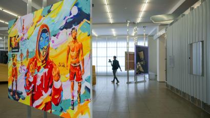 Bild: Soeren Stache/dpa
Die Ausstellung „Tausendmal Berlin. Die Sammlung der Nationalgalerie im Hamburger Bahnhof“ zeigt rund 70 Werke von mehr als 50 Künstlerinnen und Künstlern, darunter Gemälde, Zeichnungen, Skulpturen und Fotografien.