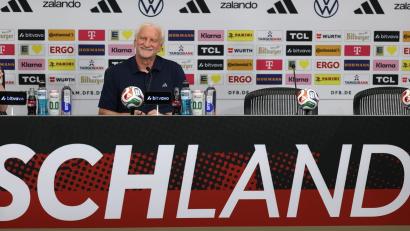 Bild: Jan Woitas/dpa
Rudi Völlers Meinung ist zu praktisch allen WM-Themen gefragt.