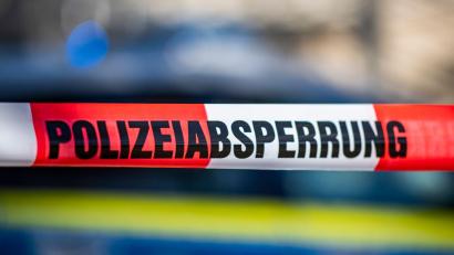Bild: David Inderlied/dpa
Zwischenzeitlich sperrte die Polizei mehrere Straßen in der Nähe des Hotels. (Symbolbild)