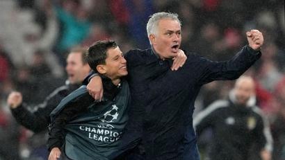Bild: Armando Franca/AP/dpa
José Mourinho soll laut Medien Mitte Juli erstmals wieder ein Training bei Real Madrid leiten. (Archivbild)