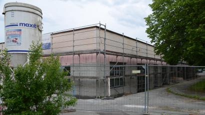 Bild: Arnold Koch
Auf Hochtouren läuft die Baumaßnahme an der Spüeichersdorfer Schule.