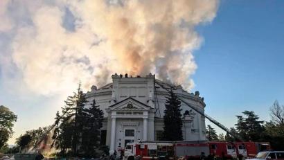 Bild: Uncredited/Sevastopol mayor Mikhail Razvozhaev telegram channel/AP/dpa
In Sewastopol traf ein ukrainischer Drohnenangriff ein Geschichtsmuseum.