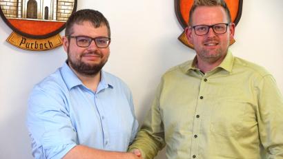 Bild: bkr
Erstmals bestellte die Gemeinde mit Markus Zehrer (links) einen Ehrenamtsbeauftragten. Bürgermeister Marco Pscherer dankte ihn für seine Bereitschaft die Tätigkeit zu übernehmen.