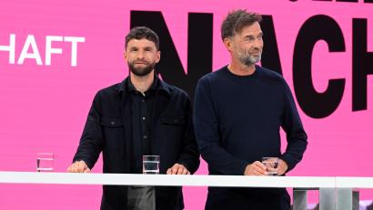 Bild: Felix Hörhager/dpa
Thomas Müller und Jürgen Klopp sind als TV-Experten bei der WM. (Archivbild)