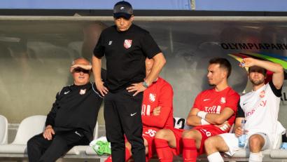 Bild: Soeren Stache/dpa
Ist auch in der kommenden Saison Drittliga-Trainer: Havelses Samir Ferchichi (2.v.l). (Archivbild)