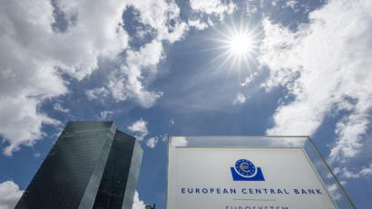 Bild: Boris Roessler/dpa
Die steigende Inflation in der Eurozone setzt die EZB unter Druck.