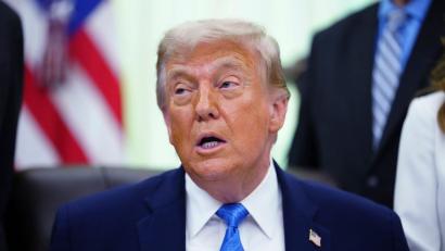 Bild: Julia Demaree Nikhinson/AP/dpa
US-Präsident Donald Trump droht dem Iran mit neuen Angriffen.