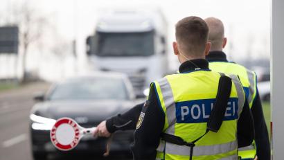 Bild: Marijan Murat/dpa
Ob und wann die europäische Asylreform auch zum Ende der deutschen Grenzkontrollen führen wird, ist offen. (Archivbild)