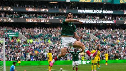 Bild: Natacha Pisarenko/AP/dpa
Raúl Jiménez nach seinem Tor zum 2:0.
