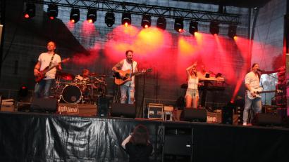 Archivbild: Stefan Neidl
An vergangenen Großveranstaltungen in Grafenwöhr war stets die Band "Highline" zu Gast. Für das Bürgerfest 2027 denkt der Kulturausschuss über einen Wechsel nach.