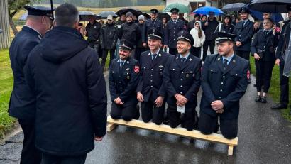 Bild: Lea Becher
Die Mitglieder der Feuerwehr Pullenried sind für jeden Spaß zu haben.