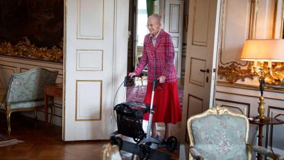 Bild: Liselotte Sabroe/Ritzau Scanpix Foto/AP/dpa
Dänemarks Königin Margrethe zeigt sich erstmals nach Krankenhausaufenthalten in der Öffentlichkeit.