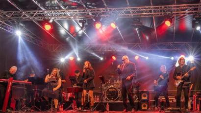 Bild: Andreas Pöpperl
Bereits beim Kultursommer 2022 sorgte Soul Station No. 10 am Eisweiher für beste Stimmung. Am 20. Juni kehrt die beliebte Formation nach Kemnath zurück.