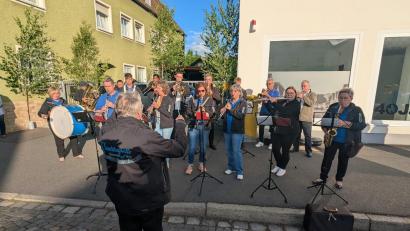 Bild: Walter Rustler
Die Stadtkapelle in der Freyung bei Näger mit Dirigent Karl Wildenauer.