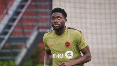 Bild: Sammy Kogan/The Canadian Press/AP/dpa
Bayern-Profi Alphonso Davies verpasst den WM-Auftakt mit Kanada.
