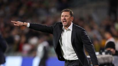 Bild: Matt Turner/AAP/dpa
Hat seinen Vertrag verlängert: Australien-Coach Tony Popovic. (Archivbild)
