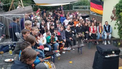 Bild: Thomas Zellerer
Schon vor zwei Jahren kam das Public Viewing bei der Pfadfinder-Heimkirwa in Sulzbach-Rosenberg gut an. Deshalb wird es auch heuer angeboten.