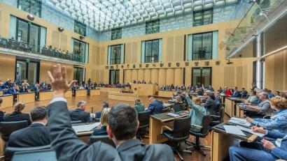 Bild: Michael Kappeler/dpa
Der Bundesrat arbeitete vor dem Wochenende eine lange Tagesordnung ab.