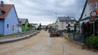 Bild: Robert Dotzauer
Besonders die Tiefbaumaßnahmen im Gebiet "Nickelsee" und im Bereich der Lindenstraße (unser Bild) belasten die Finanzarchitektur der Marktgemeinde.