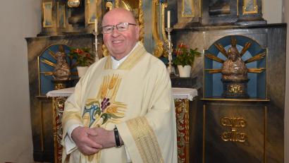 Bild: Elisabeth Dobmayer
Der Ruhestandsgeistliche Pfarrer Wilhelm Bauer feiert am Sonntag, 28. Juni, um 16 Uhr in der Simultankirche in Altenstadt sein Goldenes Priesterjubiläum. So wie seine Primiz soll dieser Tag für seine Familie unvergesslich werden.