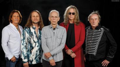 Bild: Gottlieb Bros/InsideOutMusic/Sony Music/dpa
Die Progressive-Rock-Band Yes: Jay Schellen (l-r), Jon Davison, Steve Howe, Billy Sherwood, Geoff Downes.