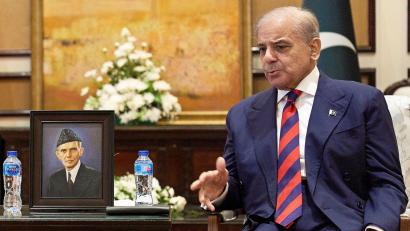 Bild: Jacquelyn Martin/AP POOL/dpa
Shehbaz Sharif verkündigt eine Verständigung. (Archivbild)