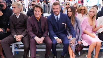 Bild: Chris Pizzello/Invision/AP/dpa
David Beckham erhielt einen Stern auf dem berühmten „Walk Of Fame“ in Hollywood. Mit dabei: Sohn Romeo, Filmstar Tom Cruise, Ehefrau Victoria und Tochter Harper Seven.