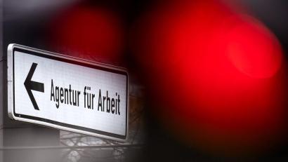 Bild: Sina Schuldt/dpa
Das Bremer Jobcenter steckt in einer Krise. (Archivfoto)