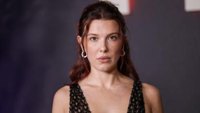 Bild: Andrew Park/Invision/AP/dpa
Ein knappes Jahr nach der Adoption ihrer kleinen Tochter wünscht sich „Stranger Things“-Star Millie Bobby Brown, eines Tages selbst schwanger zu sein. (Archivbild)