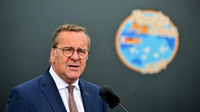 Bild: Sebastian Gollnow/dpa
Verteidigungsminister Boris Pistorius (SPD) hat noch keine Entscheidung über Projektpartner für die Entwicklung eines neuen Kampfflugzeugs getroffen.