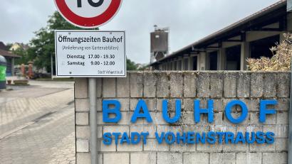 Bild: ck
Im Städtischen Bauhof in Vohenstrauß wird demnächst ein Container für Kartonagen aufgestellt. Damit sollen die illegalen Ablagerungen an den bestehenden Containerstandorten eingedämmt werden.