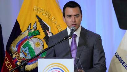 Bild: Dolores Ochoa/AP/dpa
Ecuadors Präsident Daniel Noboa setzt die Sonderkonsumsteuer auf Bier während der WM aus. (Archivbild)