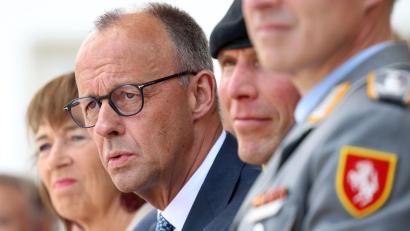 Bild: Christoph Reichwein/dpa
Konkrete Bedrohungen sind keine Fiktion, sondern bereits Alltag auch in Deutschland, warnt Bundeskanzler Friedrich Merz (CDU).