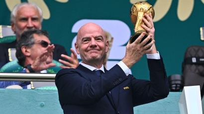 Bild: Tom Weller/dpa
Schlechter Scherz? In Italien kommt eine Aussage von Gianni Infantino nicht gut an. (Archivfoto)