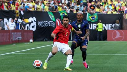 Bild: Brian Fisher/CSM via ZUMA Press Wire/dpa
Ohne Sterne durch die WM: Ägyptens Mittelfeldspieler Mahmoud Hassan Trezeguet (l). (Archivbild)