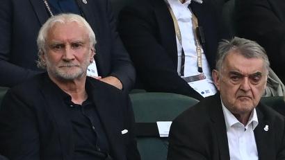 Bild: David Inderlied/dpa
NRW-Innenminister Herbert Reul will Vereine in die Pflicht nehmen. (Archivbild)