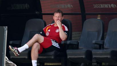 Bild: Christian Charisius/dpa
Der Bundestrainer ist froh über jeden Schattenplatz.