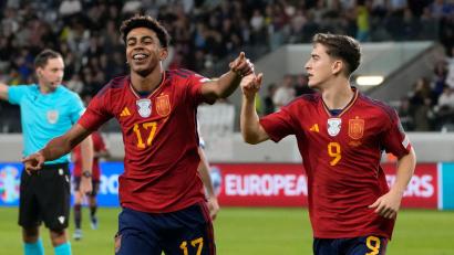 Bild: Petros Karadjias/AP/dpa
Schlüsselspieler Spaniens: Lamine Yamal (l) und Gavi. (Archivbild)