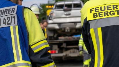 Bild: Pia Bayer/dpa
Das Auto soll sich mehrfach überschlagen haben.