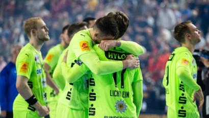 Bild: Marius Becker/dpa
Die Füchse-Spieler waren nach der Final-Niederlage gegen den FC Barcelona enttäuscht.