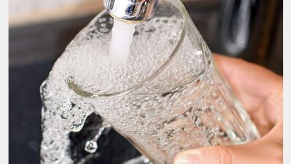 Bild: Patrick Pleul/dpa-Zentralbild/dpa
In Würzburg und Gerbrunn muss das Wasser abgekocht werden. (Symbolbild)