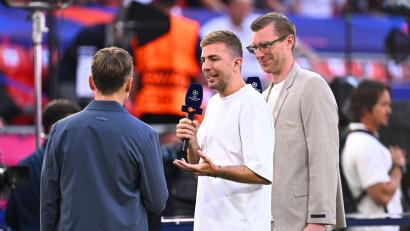 Bild: Tom Weller/dpa
Mag keine Pausen-Interviews: Christoph Kramer (M). (Archivbild)