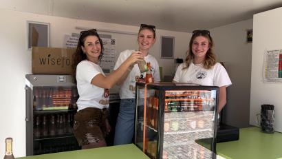 Bild: Lukas Büchold
Tatkräftige Unterstützung der Frauen an der Spritz Bar.